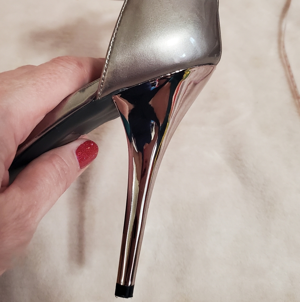 Like NEW Pewter High Shine Metal Accent Heels Sz 9.5 Worn Once